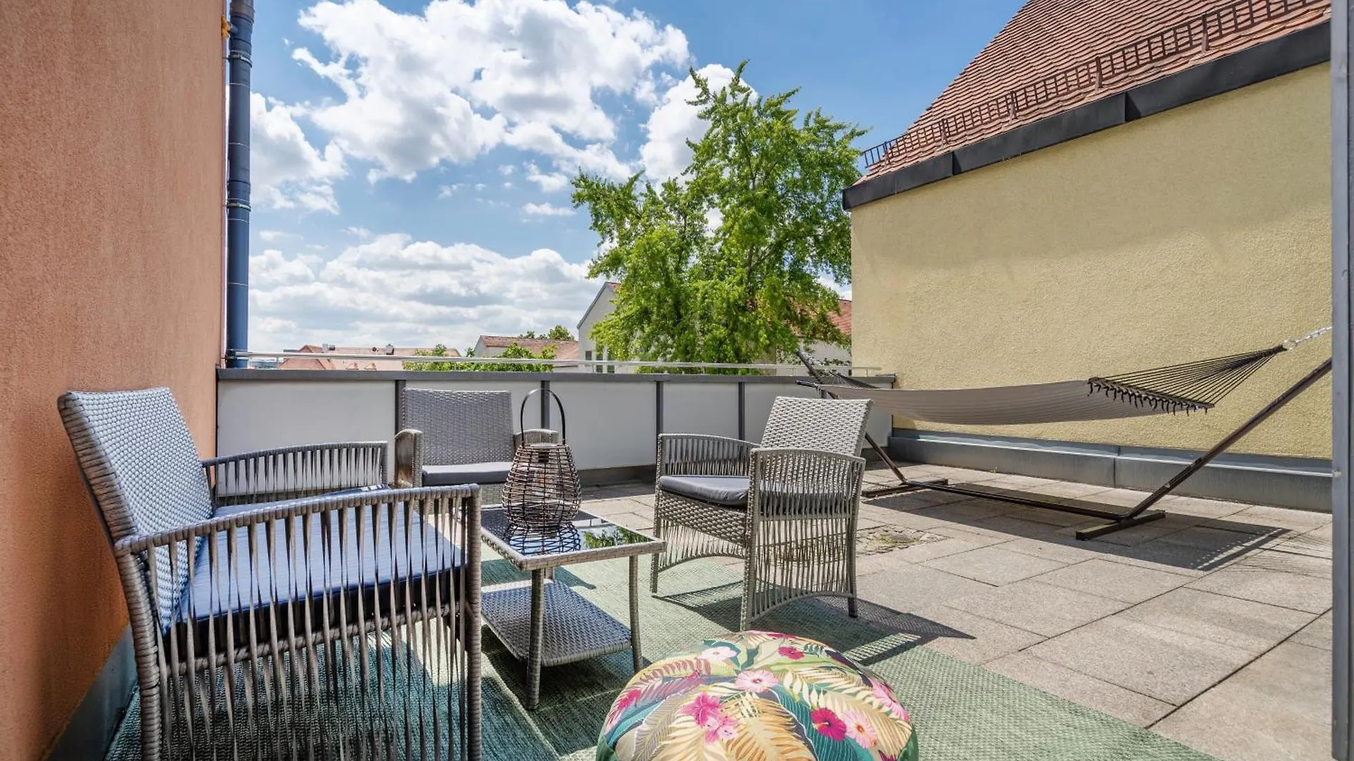 Nexstay Lux Wohnung Mit Dachterrasse Und Parkplatz Ноймаркт  Германия