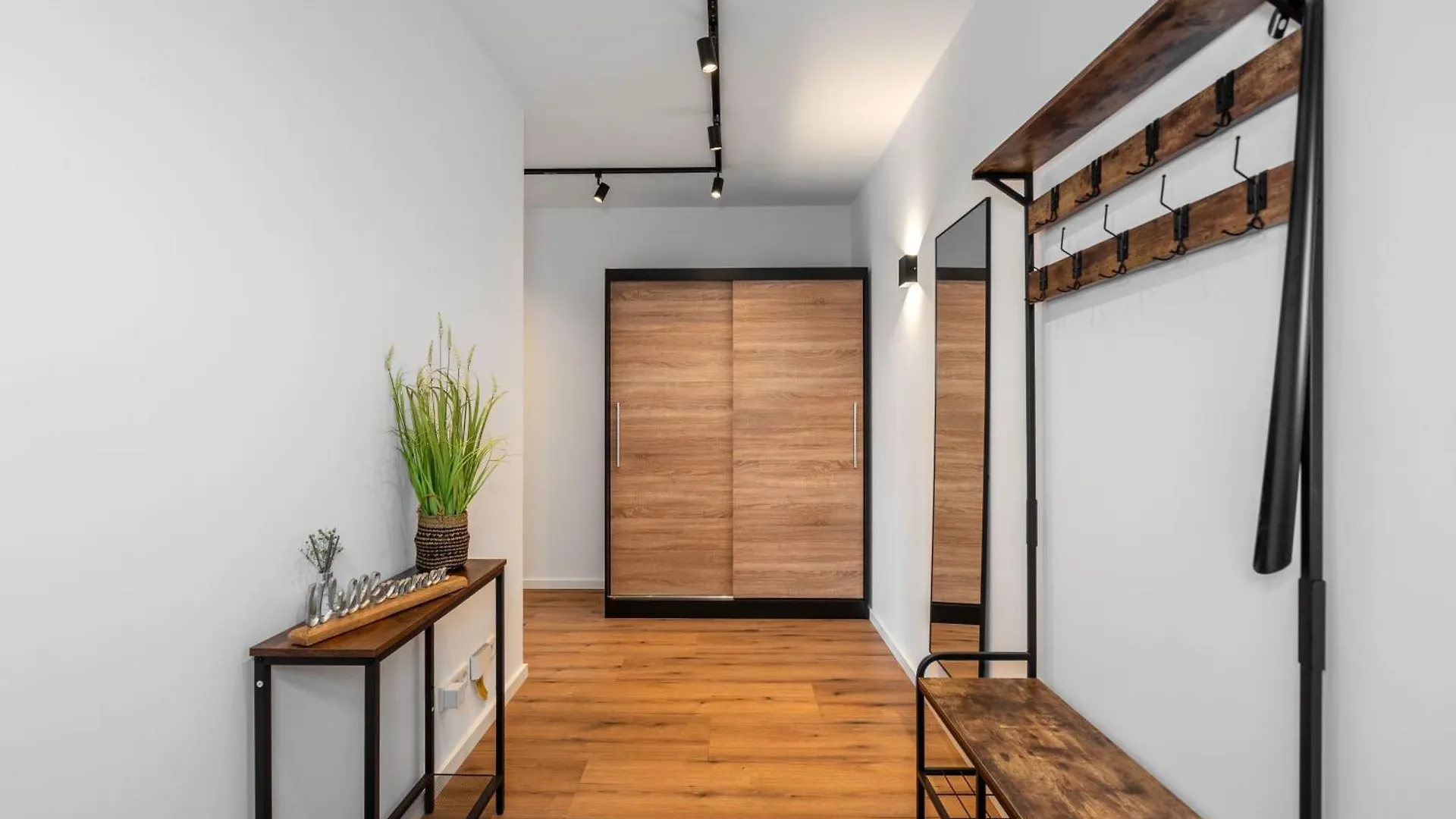 Nexstay Lux Wohnung Mit Dachterrasse Und Parkplatz contacts