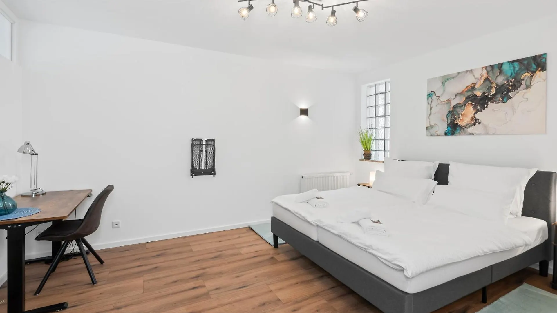 Nexstay Lux Wohnung Mit Dachterrasse Und Parkplatz Neumarkt in der Oberpfalz Apartment